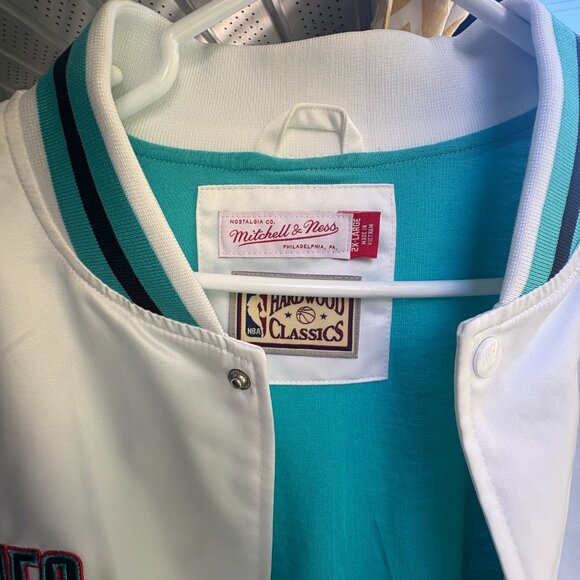 Mitchell & Ness Vancouver Grizzlies Satin Throwback Jacket XXL (Fits XL) NWT - Picture 3 of 8
